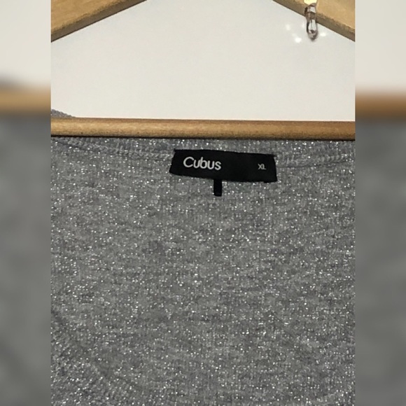 ✨FREE FOR BUNDLE SILVER TANK TOP - Picture 3 of 4